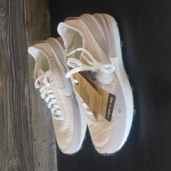 New Nike Waffle One Womens Sneakers Size 7 Beige Outdoor Faux Fur Neutral Casual - Picture 6 of 9